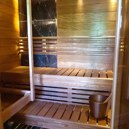 Starflower With Outdoor Hot Tub